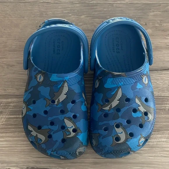Toddler Boys Shark CROCS Sz 10 - Picture 3 of 5